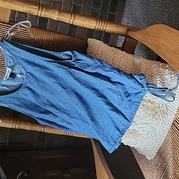 Universal Threads, light shapes, blue tank blouse, size M - Picture 5 of 8